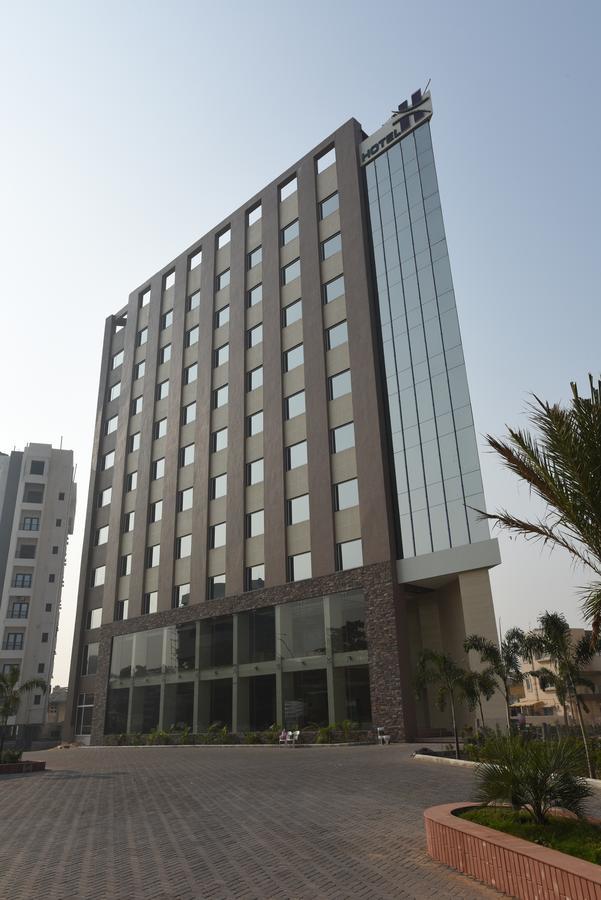 Hotel H - Sandhill Hotels Private Limited Ānand Eksteriør bilde