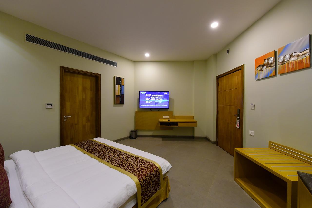 Hotel H - Sandhill Hotels Private Limited Ānand Eksteriør bilde