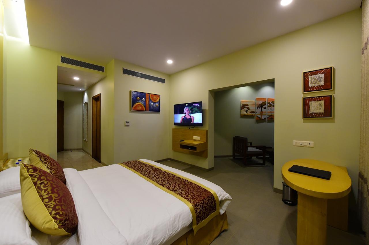 Hotel H - Sandhill Hotels Private Limited Ānand Eksteriør bilde