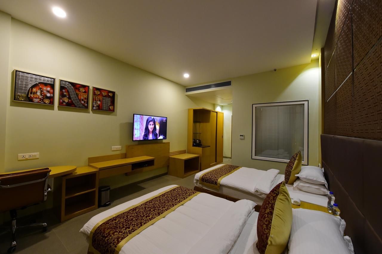 Hotel H - Sandhill Hotels Private Limited Ānand Eksteriør bilde