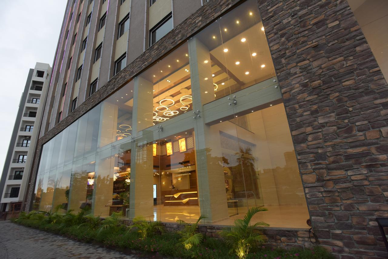 Hotel H - Sandhill Hotels Private Limited Ānand Eksteriør bilde